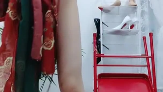 纯天然巨乳黑丝美女和男友家中自拍全身涂抹润滑液用身体给对方按摩撕破丝袜疯狂爆操,娇嫩的喘息声真受不了!