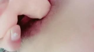 骚逼泛滥了控制不住！