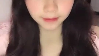 【国产馆】漂亮90后女孩户外露出拍照晚上回酒店双飞打炮视频