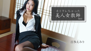 白T恤牛仔裤小姐姐这身服饰就是显身材，前凸后翘高挑笔直，换上黑丝骑乘肉棒夹的紧销魂啊大力快速耸动