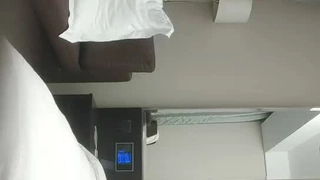 耀眼小说干酒吧驻唱女友大姨妈来了给她震抽搐叫bb三