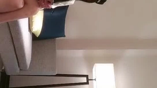 高質量預警身材這麼棒的年輕妙齡足浴女生騎在身上誰受得了果斷開操脫光衣服居然是個白虎粉逼直接在按摩床很操她