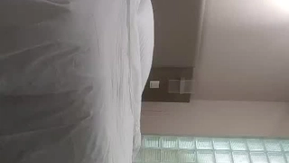 继母发现她的继女第一次和高清男人在一起