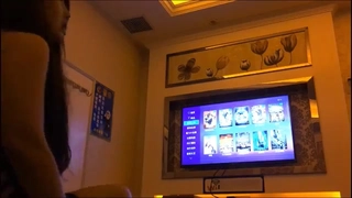 旗袍苗条妹子3P啪啪，穿着高跟鞋翘屁股特写掰穴，前后一起猛操骑乘